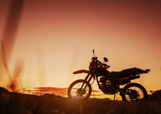 Guía completa: qué llevar en la mochila de enduro para rutas de 3 horas y competiciones + explicación técnica de la nutrición deportiva